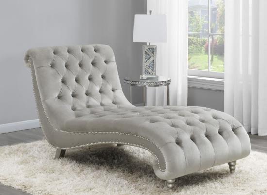 SOPHISTICATED GREY TUFTED VELVET CHAISE