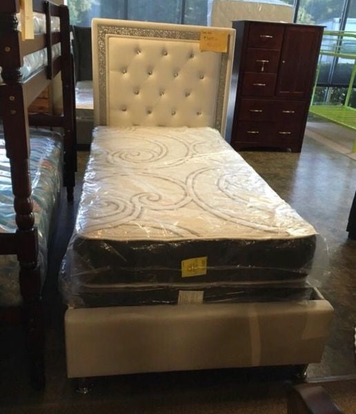 #9200-T 1PC TWIN WHITE RHINESTONE PLATFORM BED