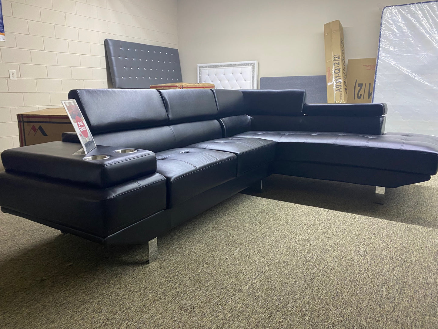 #9331 BLACK SECTIONAL WITH CUP HOLDER!