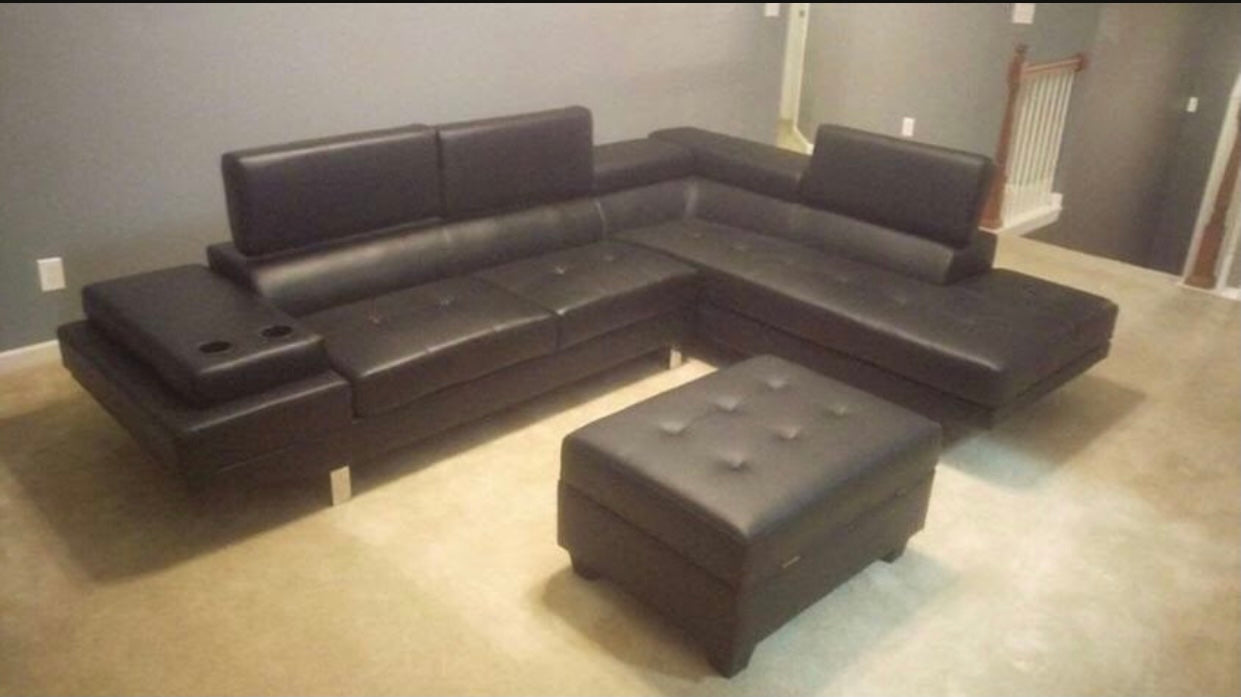 #9331 BLACK SECTIONAL WITH CUP HOLDER!