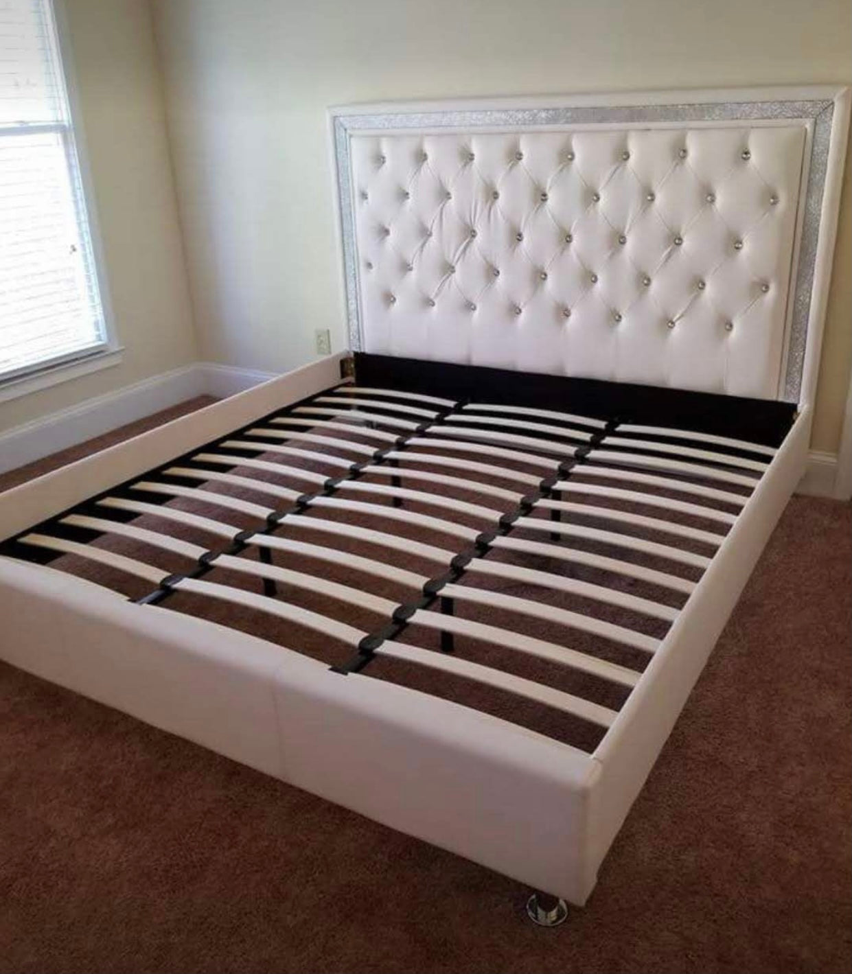 #9200-EK 1PC KING WHITE RHINESTONE PLATFORM BED